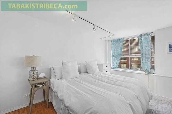 Building Photo - 303 Greenwich St