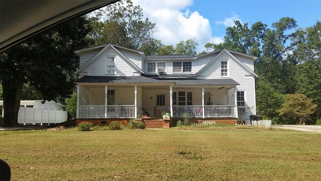 Building Photo - 627 Longview St