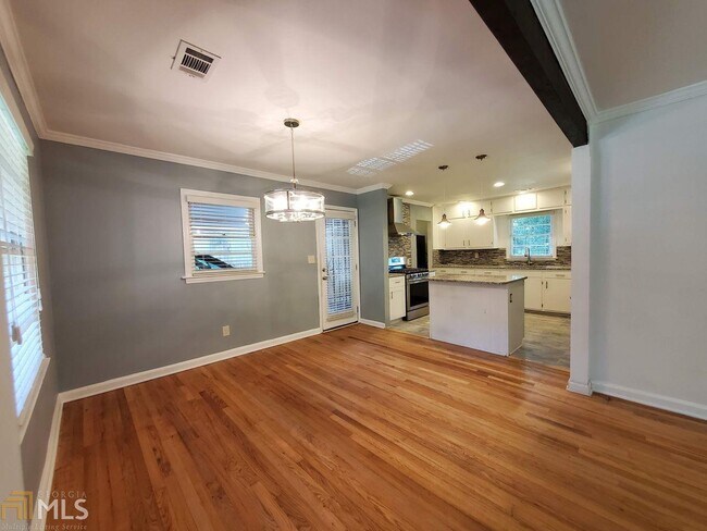 Foto del edificio - 2285 Lullwood Trail