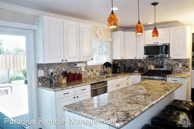 Building Photo - 4 br, 2.5 bath House - 286 N. Ashwood Ave.