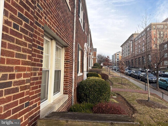 Foto del edificio - 937 Randolph St NW