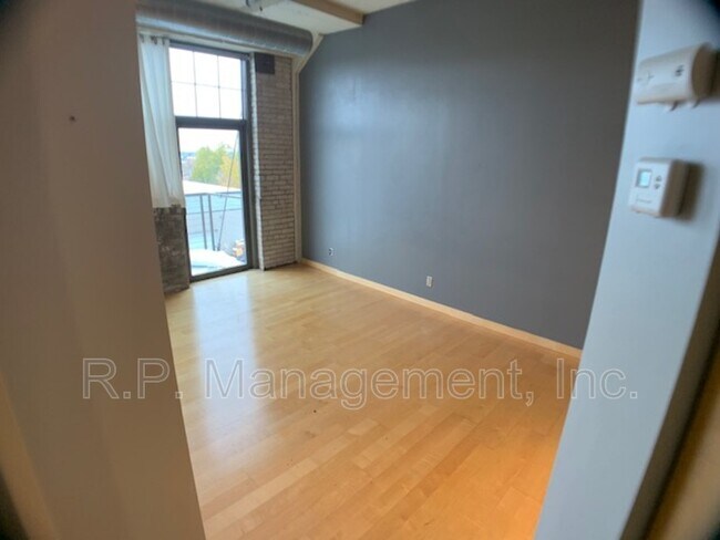 Foto del edificio - 1901 E Hennepin Ave