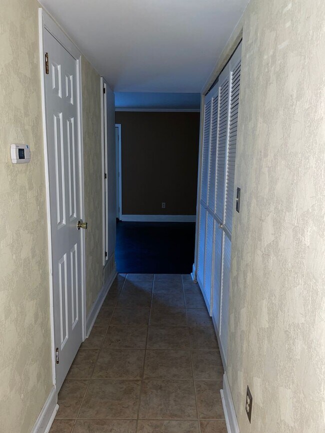 Building Photo - Townhome in Woodmere for Lease