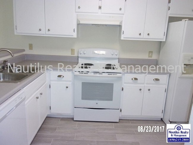 Building Photo - 2828 E 17th St