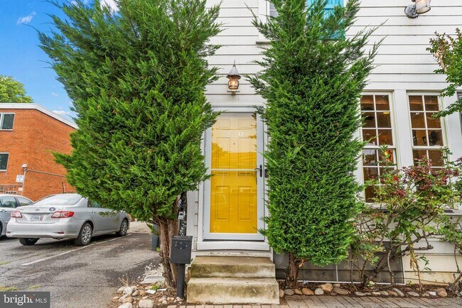 Building Photo - 220 Hollis Alley