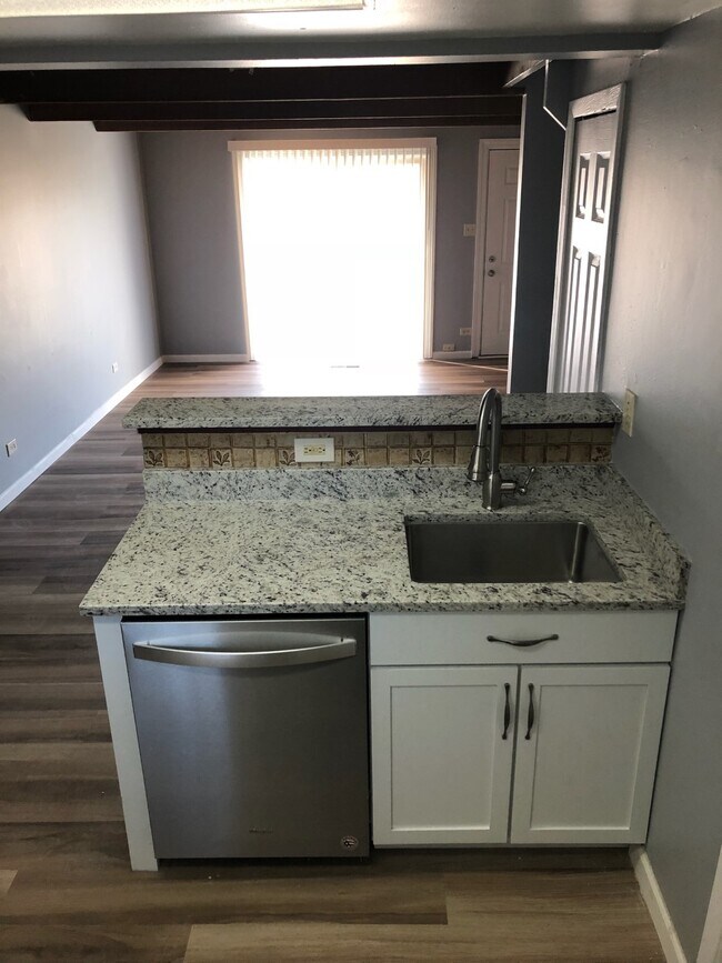 Foto del edificio - 529 Meadow Green Ln