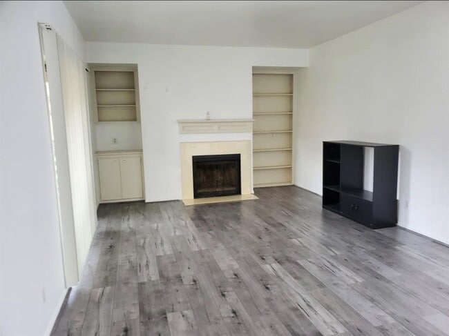 Building Photo - 6500 Harbor Town Dr