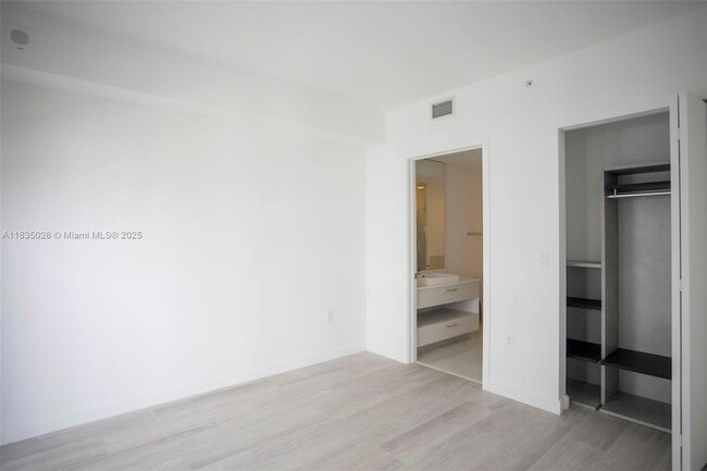 Foto del edificio - 55 SW 9th St