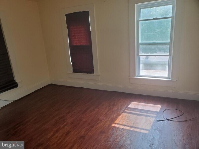 Foto del edificio - 437 S Burhans Blvd