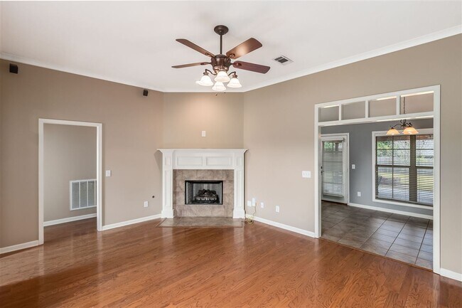 Building Photo - 219 Fairview Dr