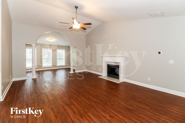 Foto del edificio - 214 Falling Leaf Ln