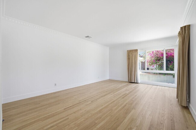 Foto del edificio - 2 bedroom, den and 1.5 bath, a few blocks of SPHS