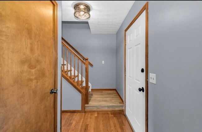 Building Photo - 4335 Shandon Dr