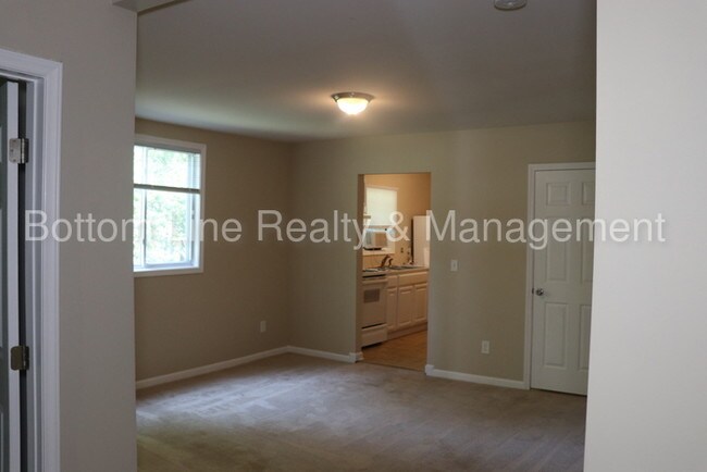 Building Photo - Cozy One Bedroom Condo With Spacious Backyard