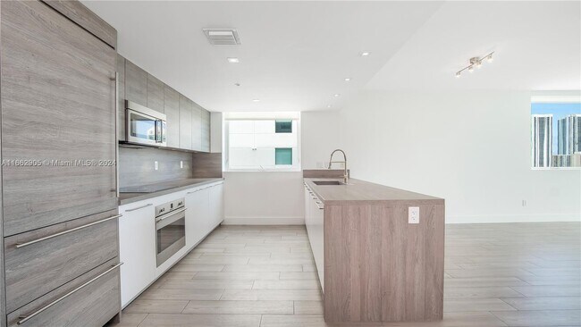 Foto del edificio - 400 Sunny Isles Blvd