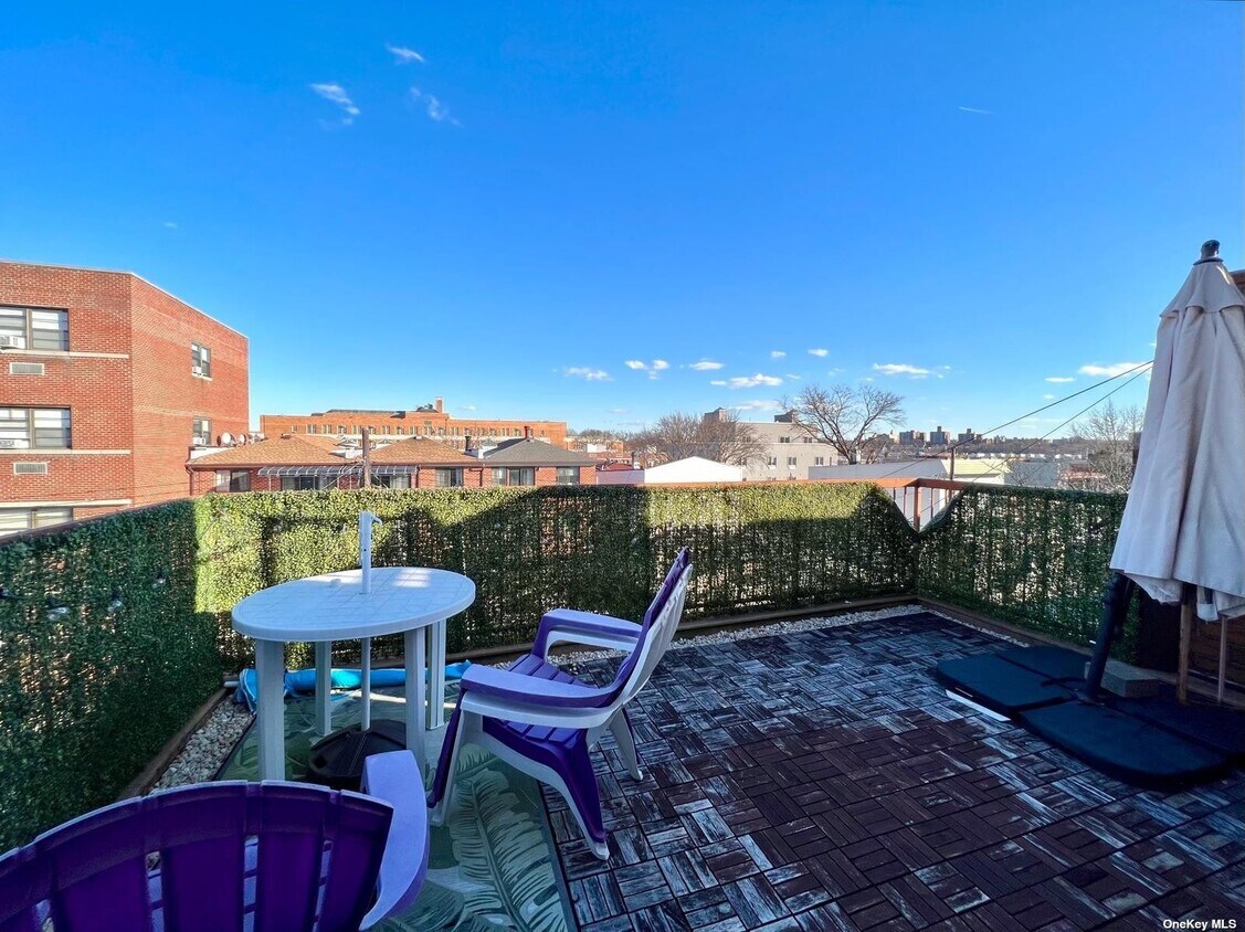 Primary Photo - 31-22 46th St
