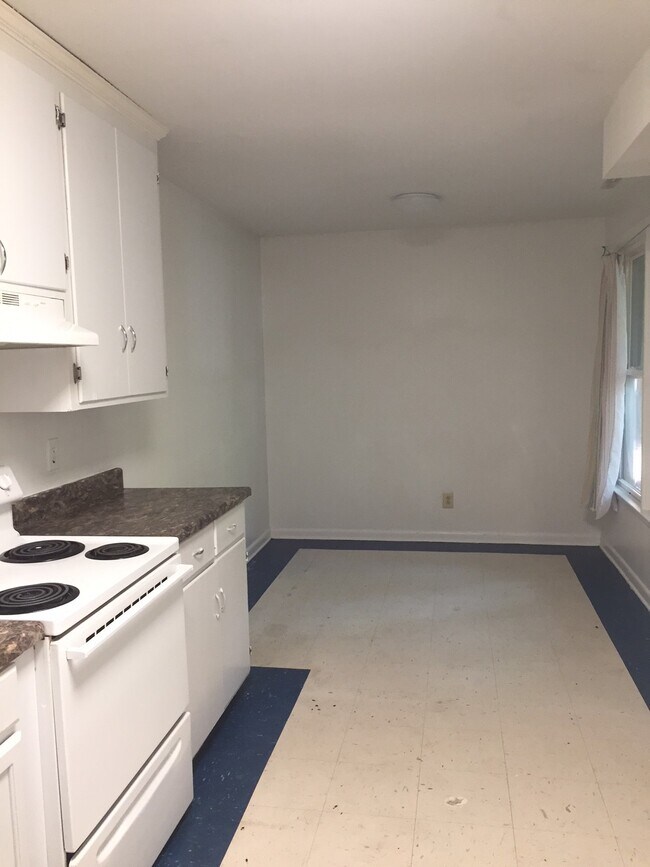 eat-in kitchen - 1708 Solomon Rd