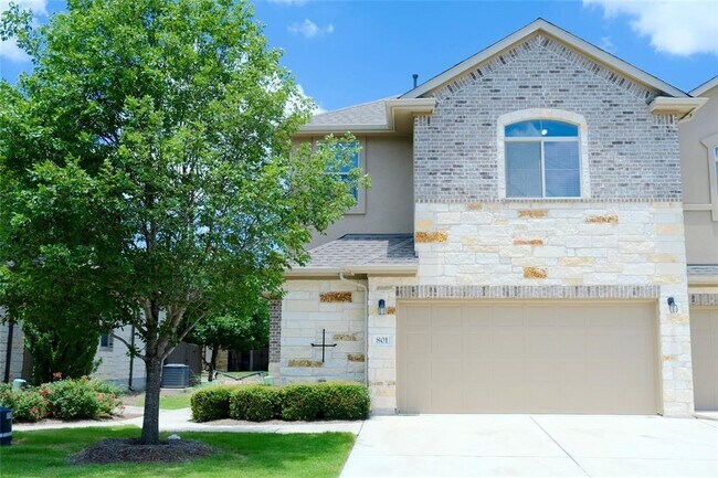 Building Photo - 2880 Donnell Dr