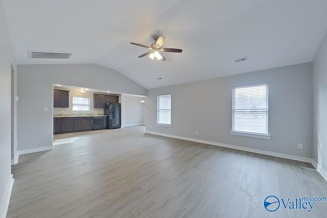 Foto del edificio - 488 Ford Chapel Rd