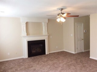 Foto del edificio - 8221 Holly Tree Ln