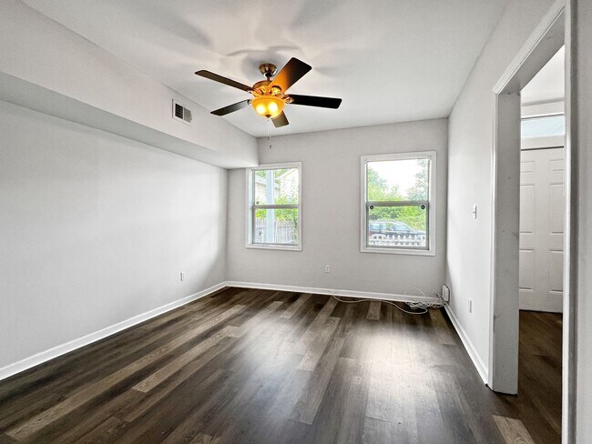 Building Photo - Lovely 3 Bed, 2 Bath Home Near Manchester!...