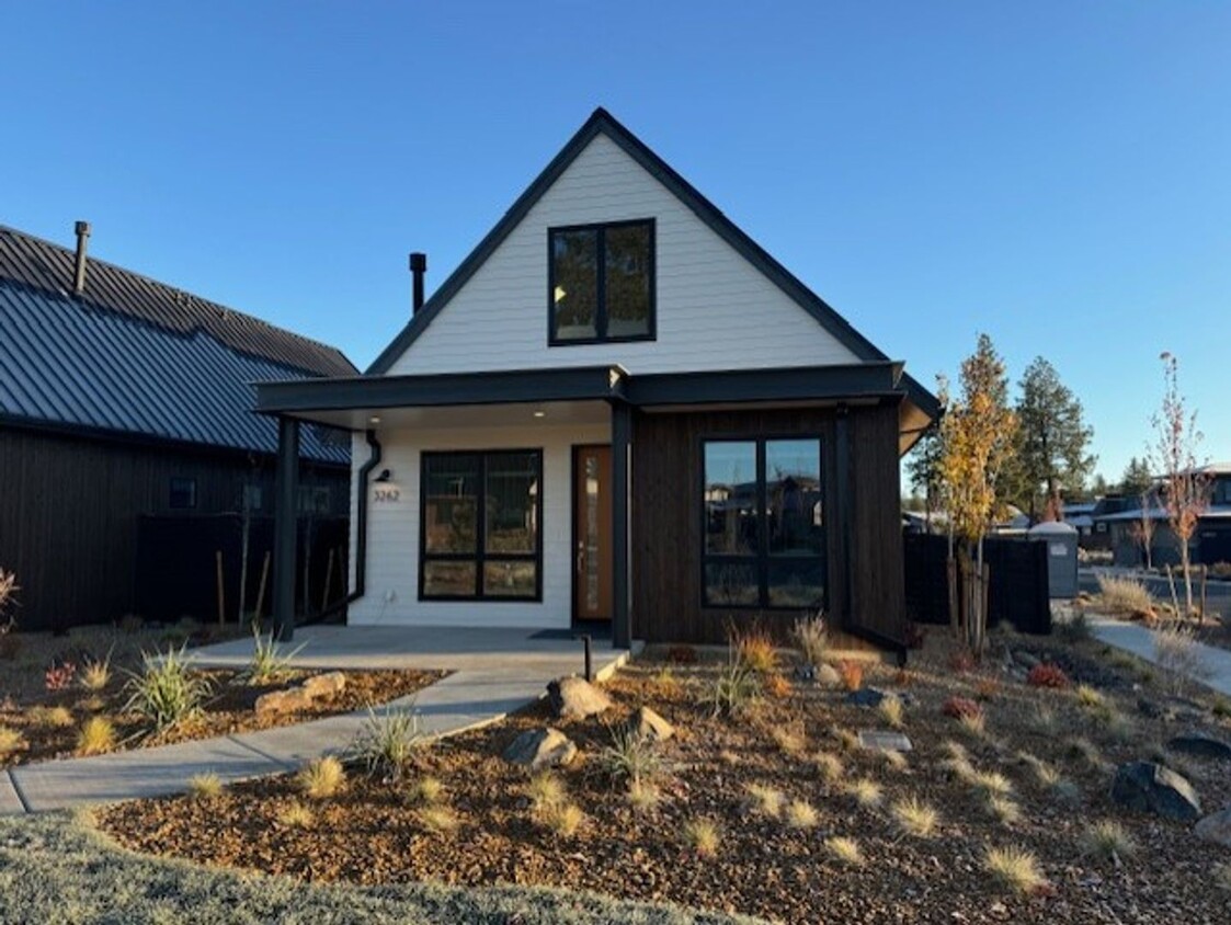 Primary Photo - Cottage in Discovery West