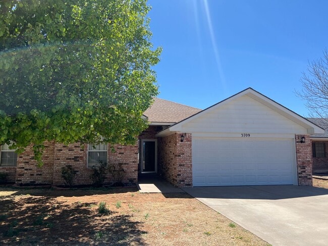 Building Photo - 3709 Benjamin Davis Dr