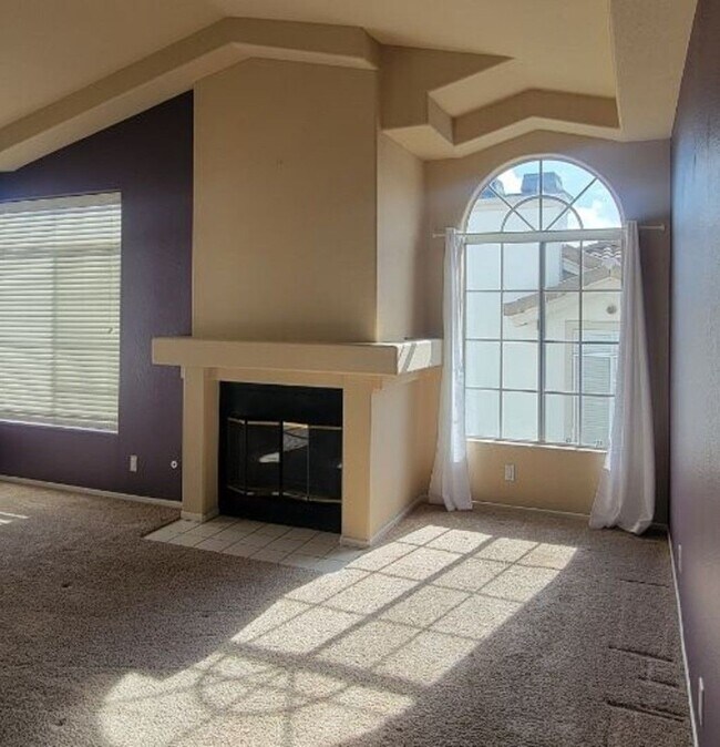 Building Photo - Beautiful, Tranquil, Welcoming - 2 Bed Hom...