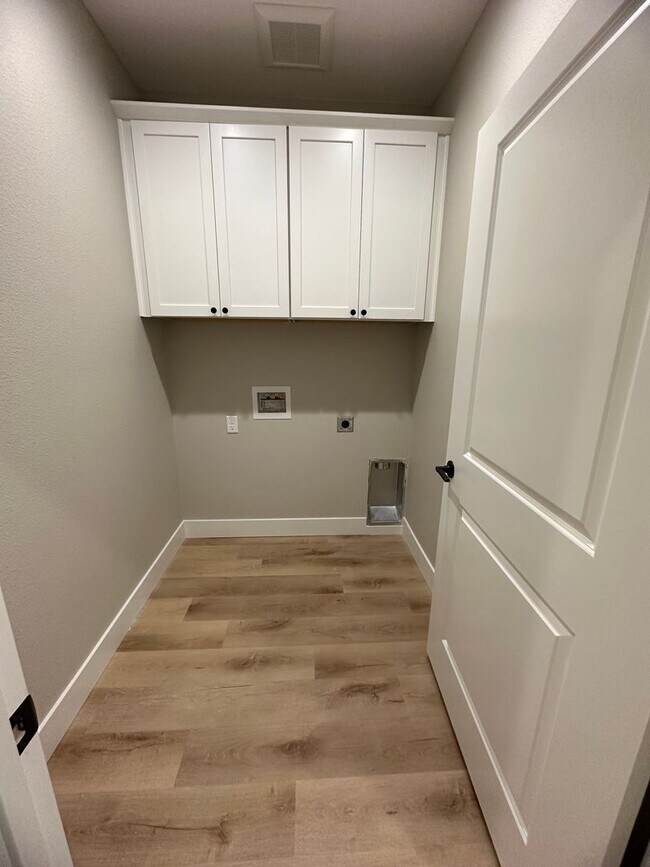 Building Photo - 21907-21909 Chimney Rock Dr