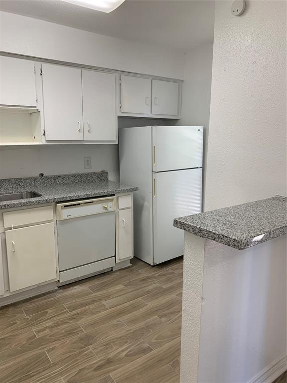 Building Photo - 5625 Antoine Dr