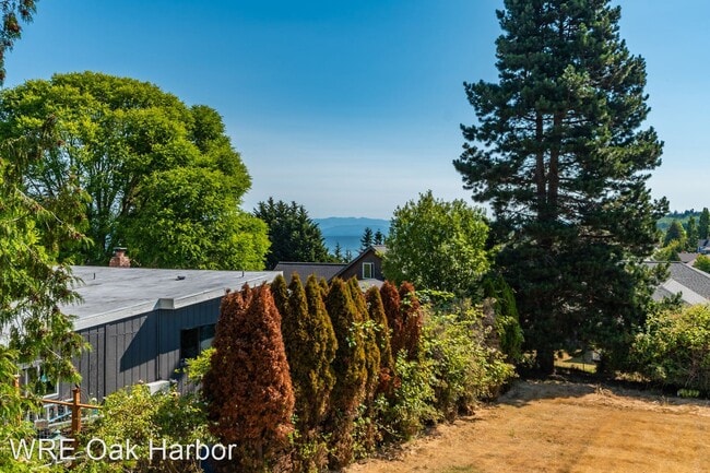 Building Photo - 3 br, 2.5 bath House - 703 NW Broadway St