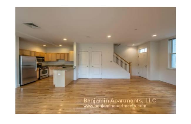 Building Photo - 10 2nd St