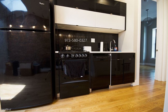 Foto del edificio - 1041 Jefferson Ave