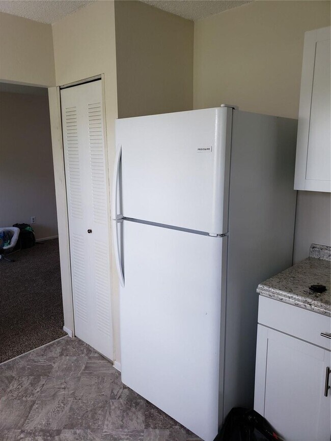 Foto del edificio - 2/2 Home in Silver Springs Shores Lake Joy...