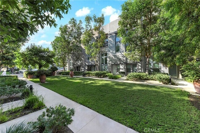 Building Photo - 210 N Spurgeon St