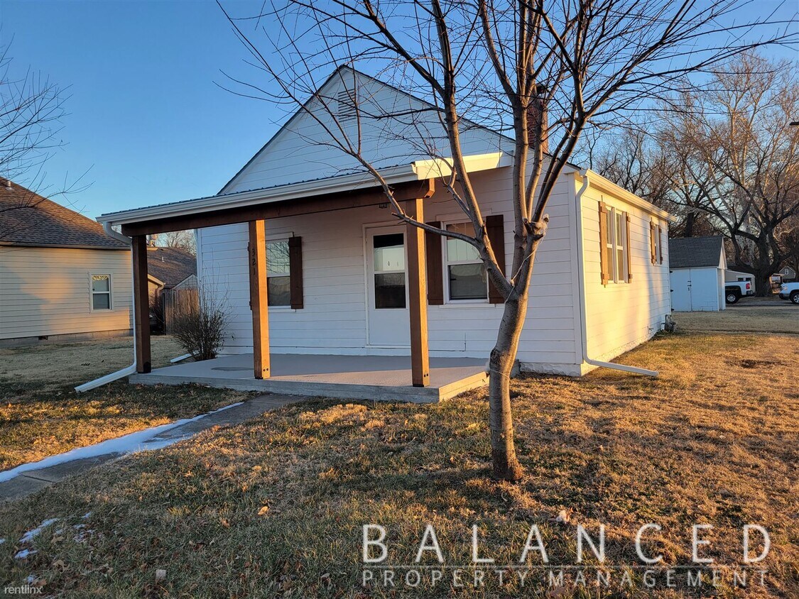 Primary Photo - 2 br, 1 bath House - 321 W Railroad St