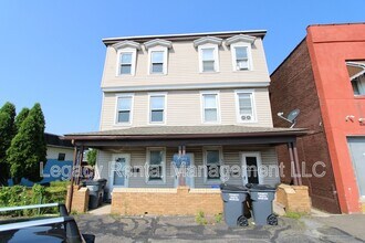Building Photo - 426 1/2 S Poplar St
