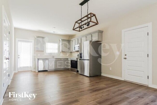 Building Photo - 671 Troubadour Ln