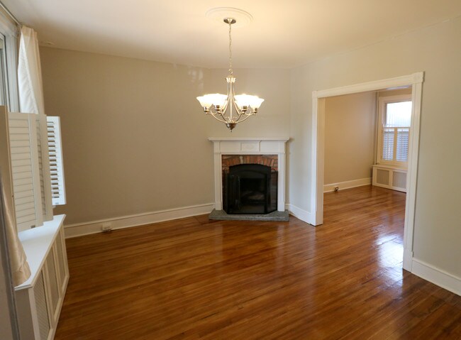 Comedor o sala de estar - 810 K St NE
