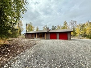 Building Photo - 315 On Par Ln