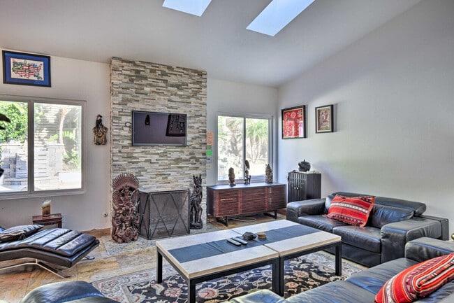 Building Photo - 939 Begonia Ct