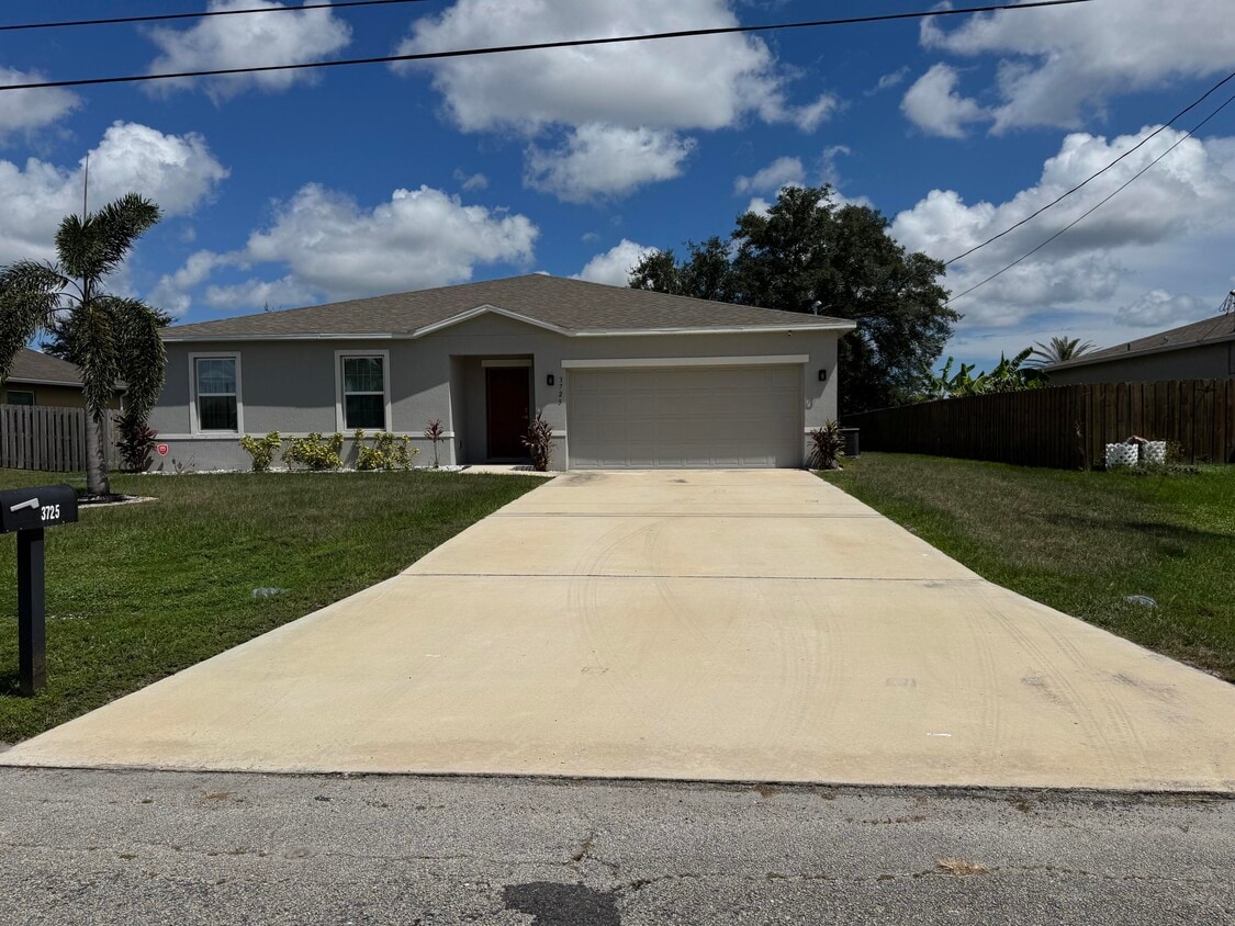 Primary Photo - 3725 SW Kasin St