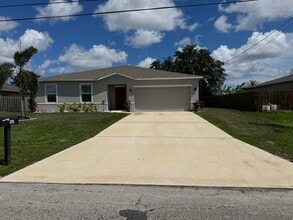 Building Photo - 3725 SW Kasin St