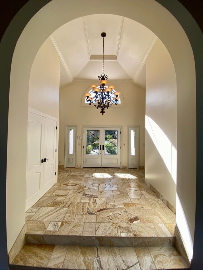 Foto del edificio - Stunning Estate Inside Gated Road with Pool & Game Room Available in Alamo!