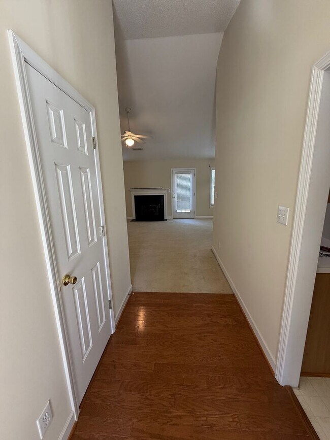 Foto del edificio - Elon / Townhome