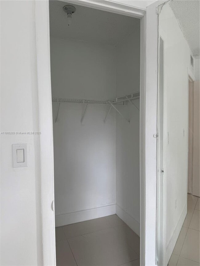 Foto del edificio - 9460 Fontainebleau Blvd