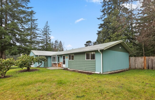 Building Photo - 5939 Paradise Dr