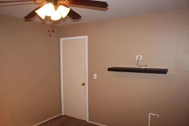 Building Photo - 26309 W 7 Mile Rd