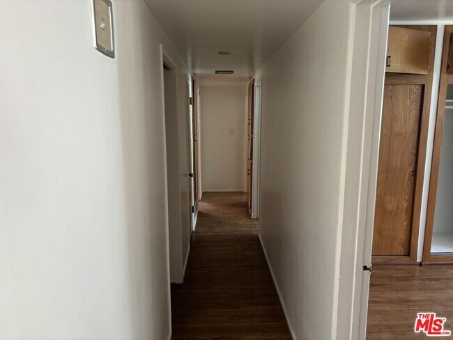 Foto del edificio - 366 E Hillsdale St