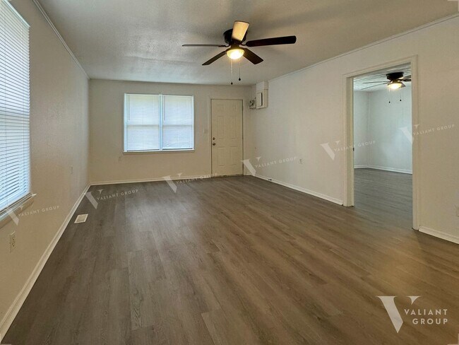 Building Photo - Cozy 3 Bedroom, 1 Bathroom Home